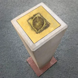 Stele mit Sprengrägung